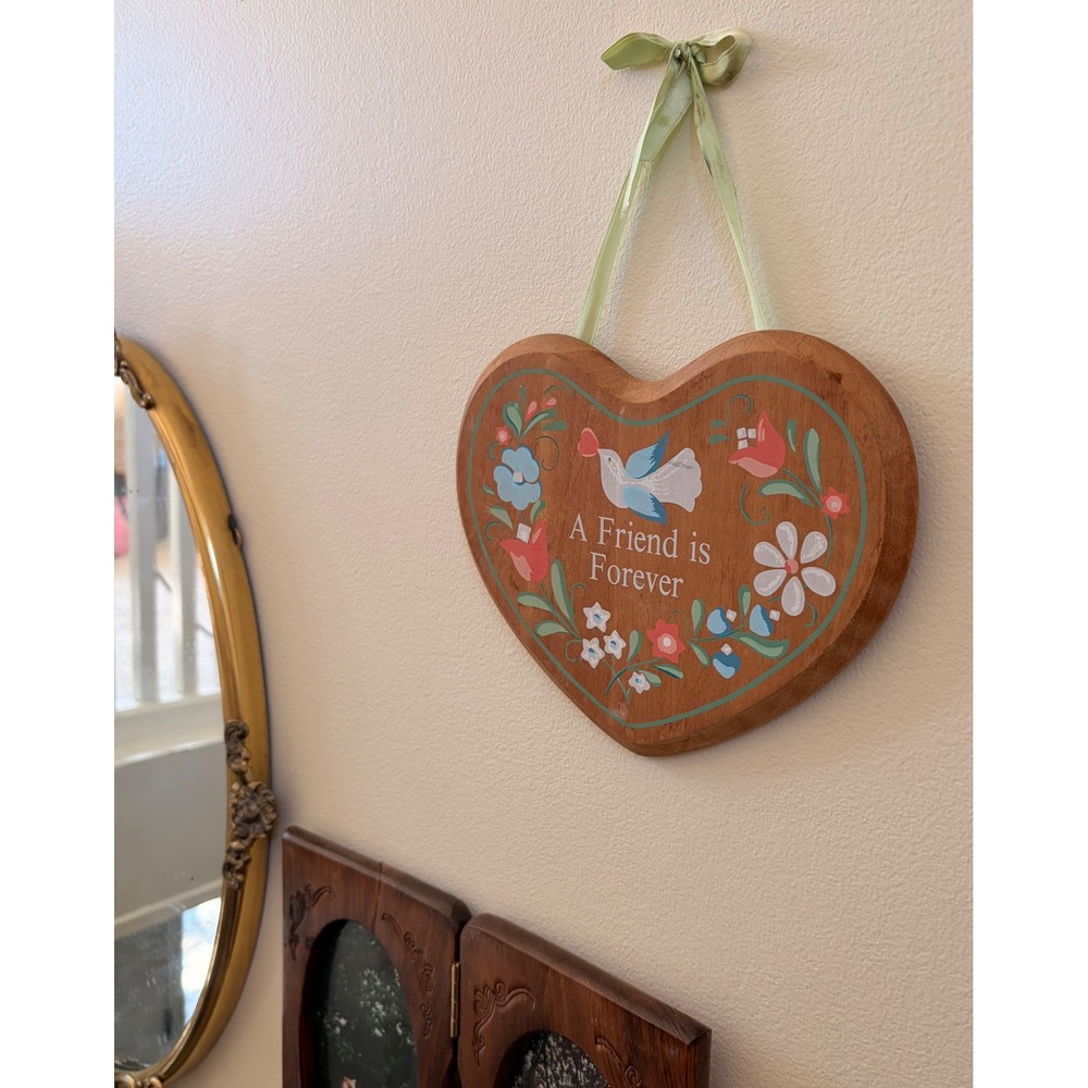 Vintage Art Heart Wall Hanging – "A Friend is Forever" Hand Painted Wooden Sign